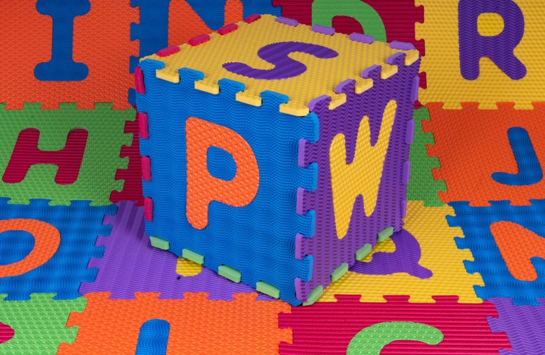 Mata Sensoryczna z 26 Puzzli Alfabet dla dzieci 10m+ Wyjmowane litery 