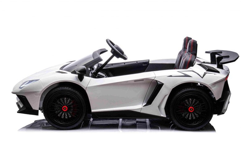 Auto Lamborghini Aventador SV Biały